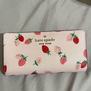 KATE SPADE Strawberry wallet🍓